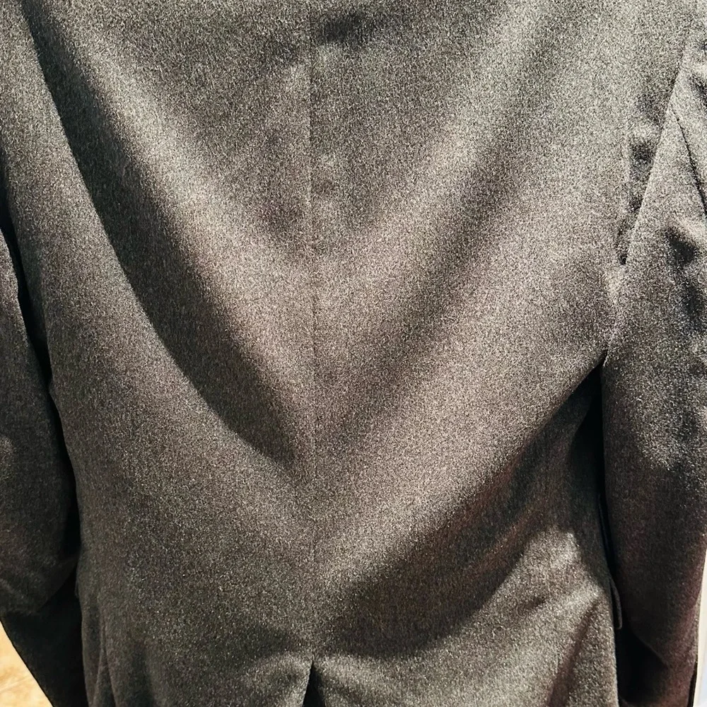 Jos.A. Bank 100% Cashmere Sport Coat. - Picture 3 of 7